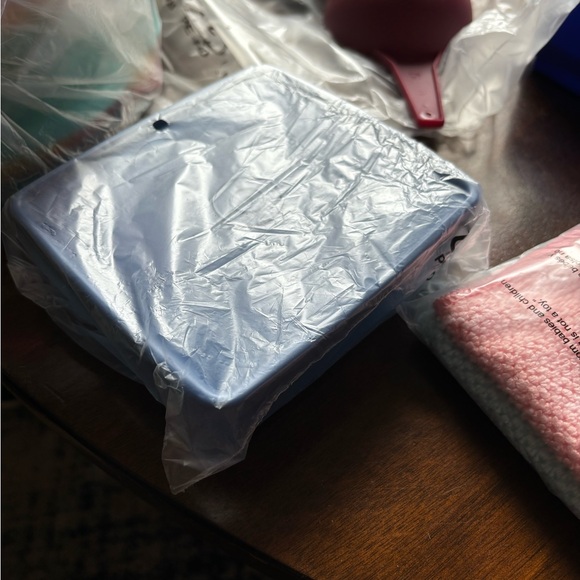 Various pieces of Tupperware - Picture 2 of 15